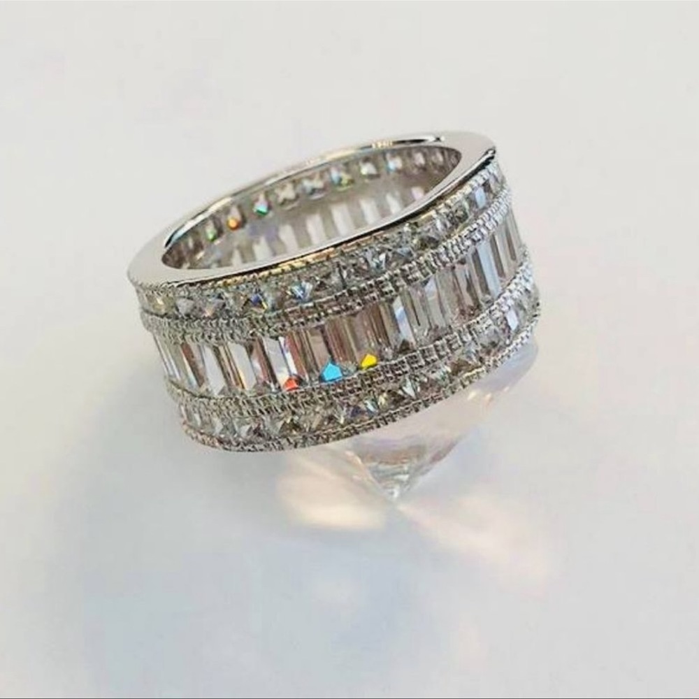 Beautiful Sterling Silver ring. Size 7